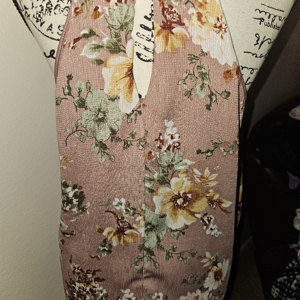I Joah Womans Floral Top - Picture 6 of 8
